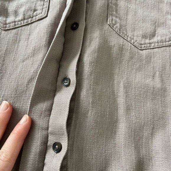 Velvet Heart Grey/Brown Button-Up Shirt with Frayed Hem Women’s Size Medium - Picture 6 of 7